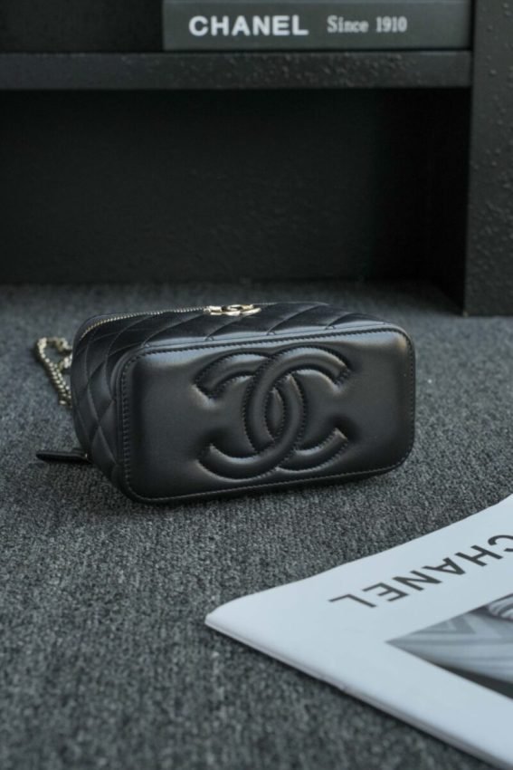 wsxcWeb_6e471929_o_1hu5kvi3v1sg71b1dsccvs6kn67.jpeg Replica CHANEL 24s Pearl Handle Box Black - 图片 10