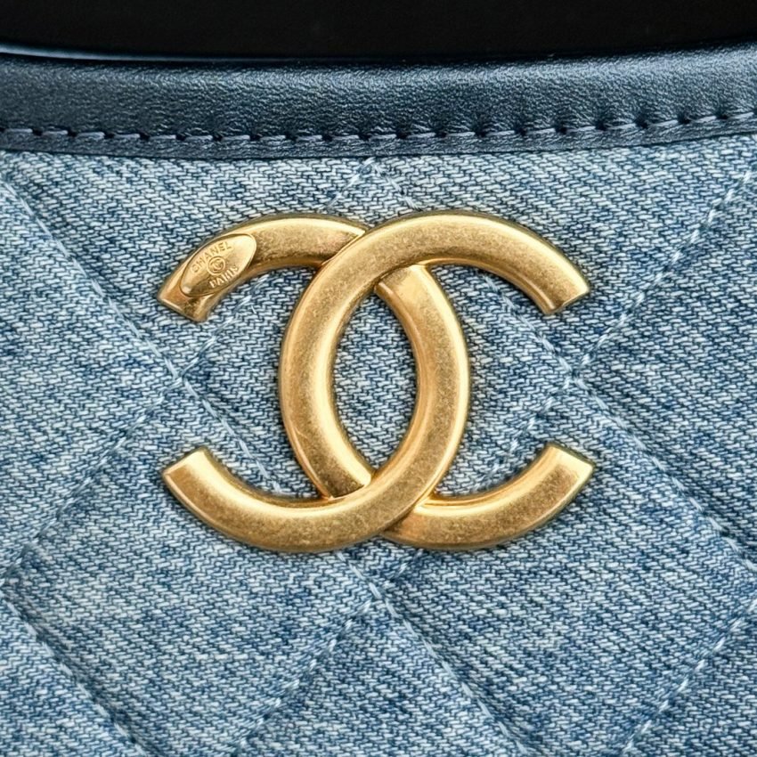 wsxcWeb_6e471929_o_1hva1jketpkq189q7pm9uio2h8.jpeg Replica CHANEL 23S Hobo Denim - 图片 5