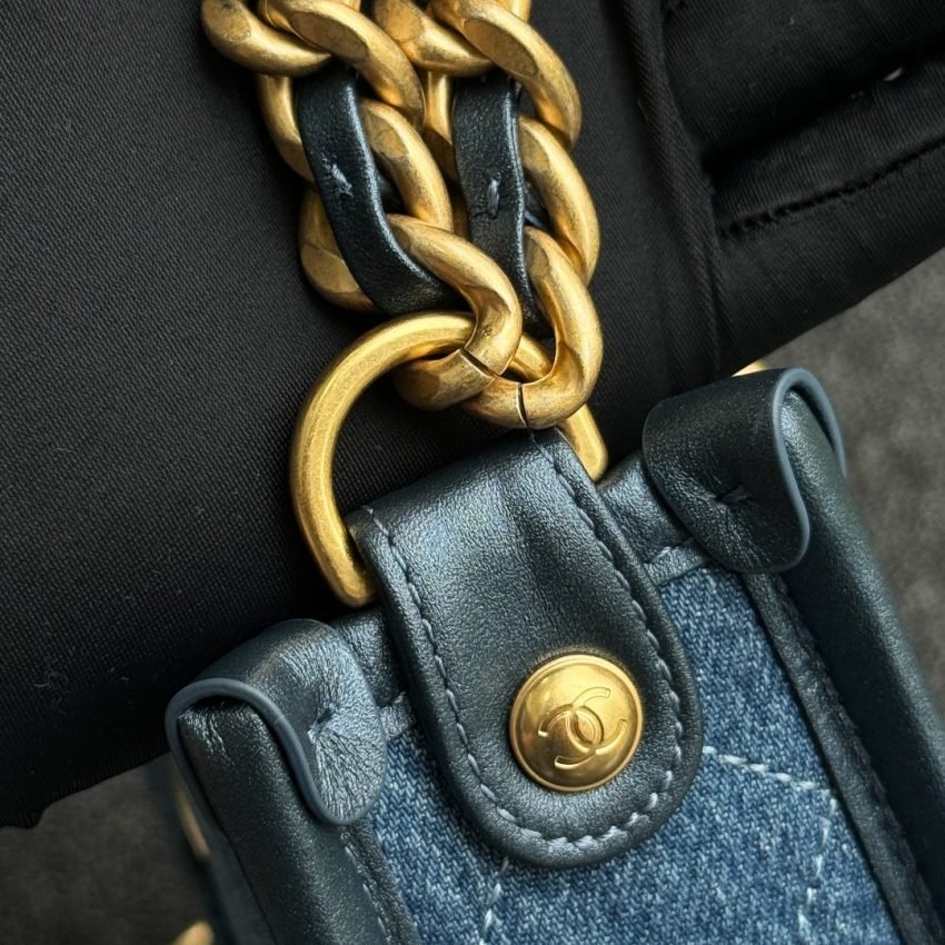 wsxcWeb_6e471929_o_1hva1jkf0n1ed9co68161t108mc.jpeg Replica CHANEL 23S Hobo Denim - 图片 9